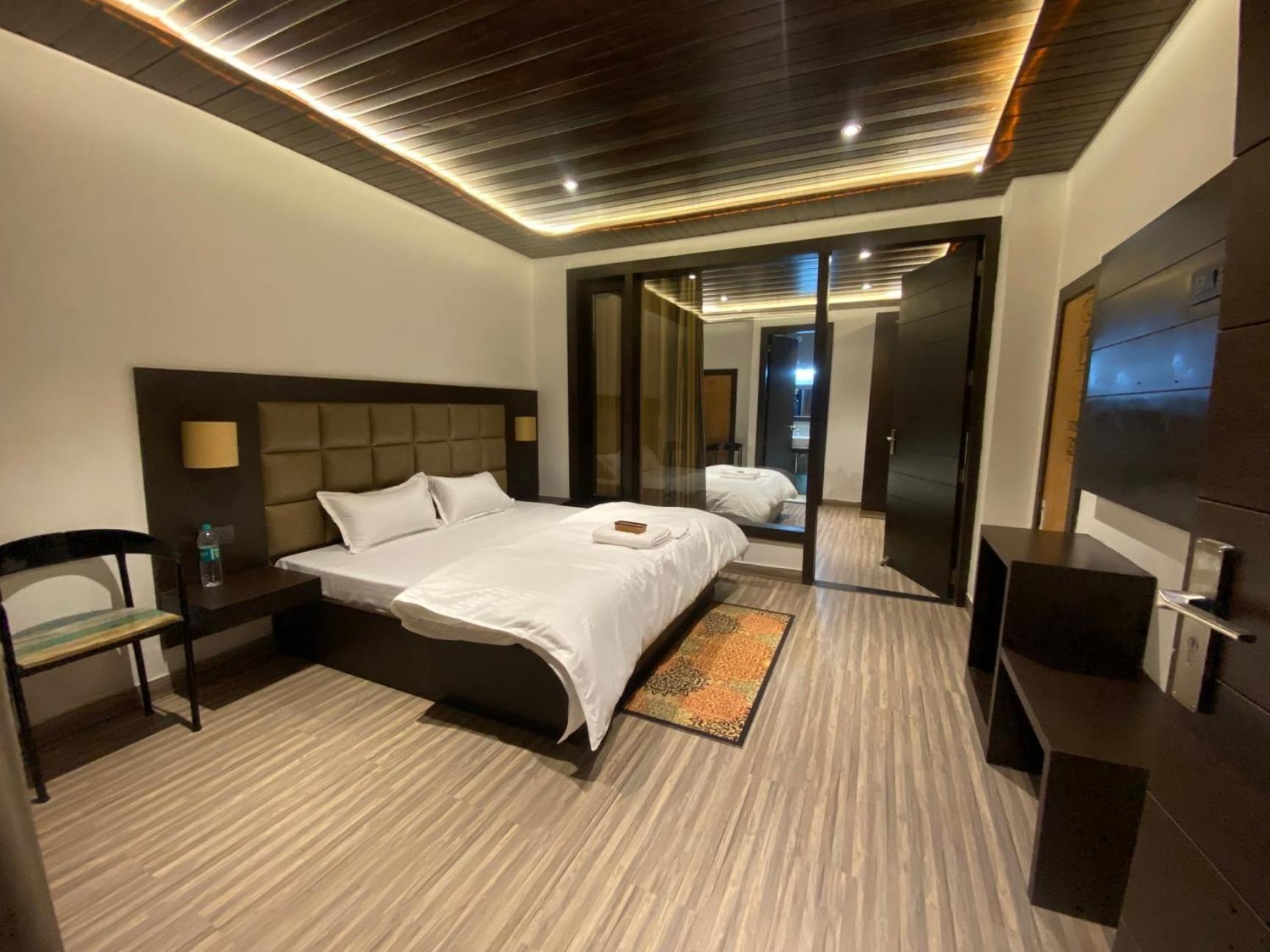 Mount View - A Luxurious Stay Bhowali Nainital Exteriör bild